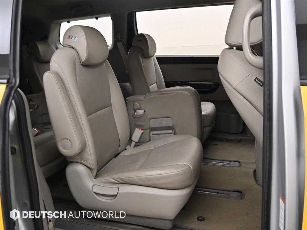 KIA Carnival - Vista 12