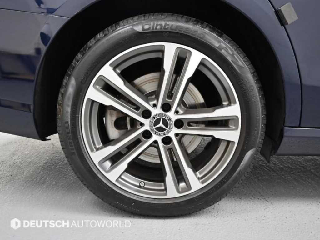 Mercedes Benz E class - Vista 5