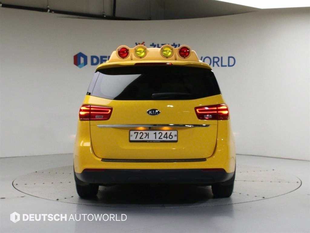 KIA Carnival - Vista 4