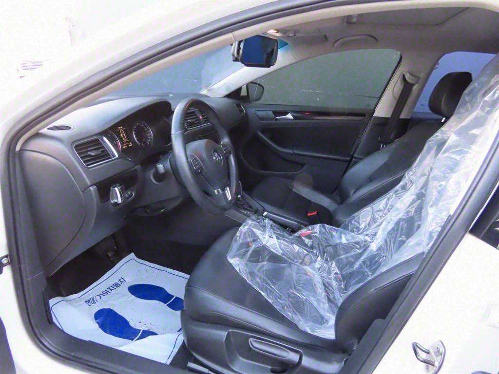 Volkswagen Jetta - Vista 5