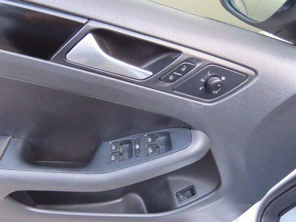 Volkswagen Jetta - Vista 12