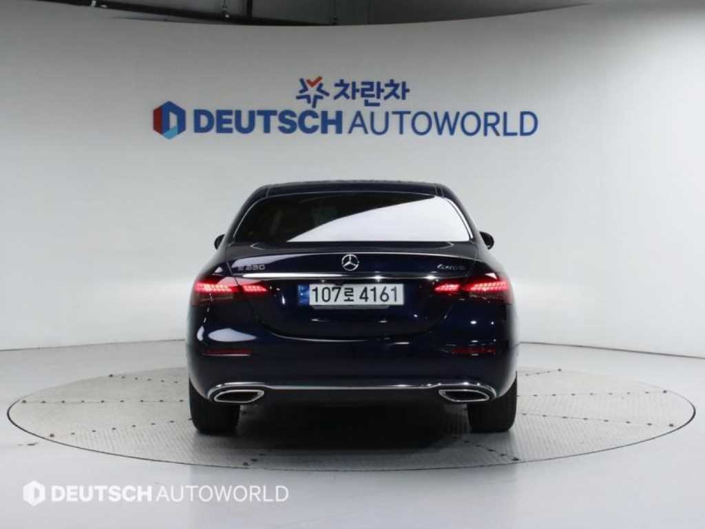 Mercedes Benz E class - Vista 4