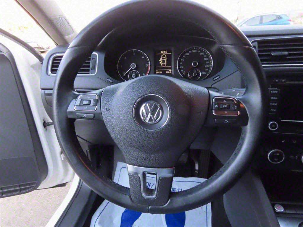 Volkswagen Jetta - Vista 9