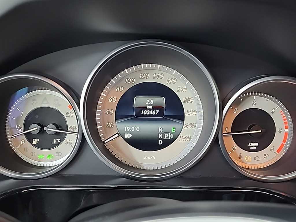 Mercedes Benz E class - Vista 6