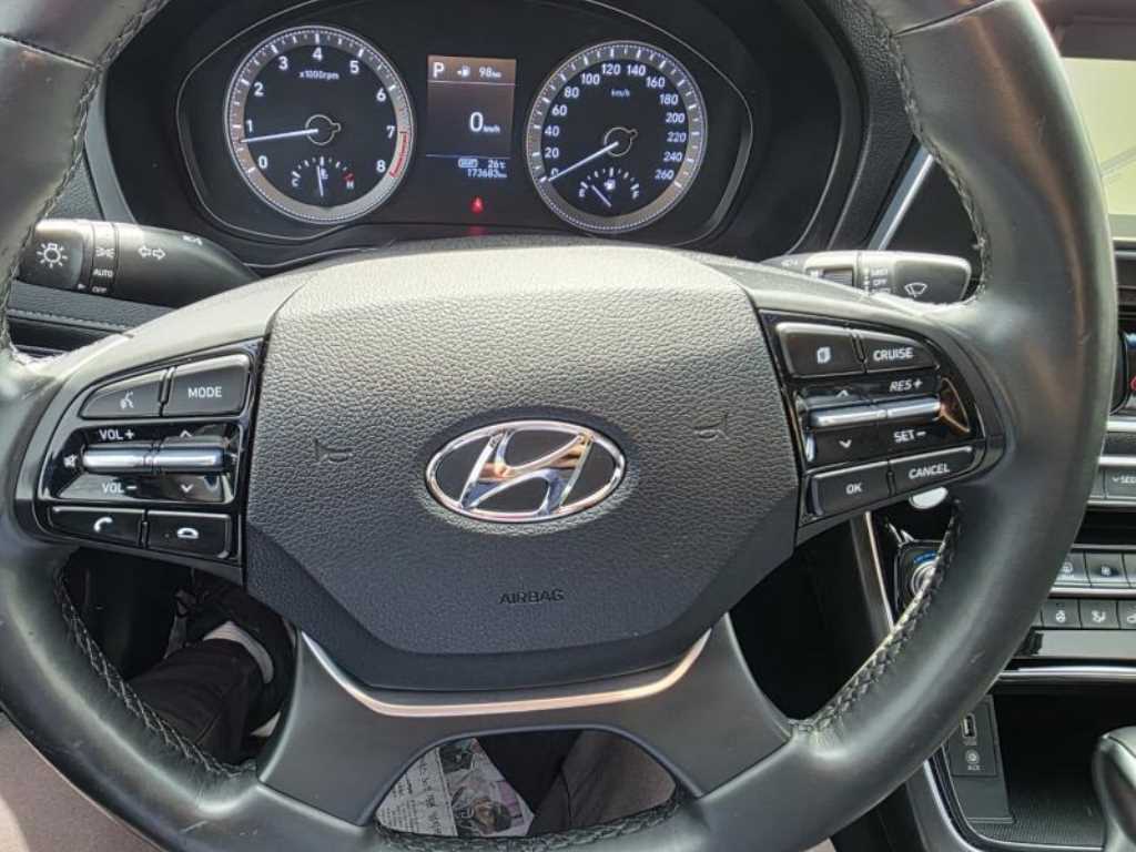 HYUNDAI Grandeur - Vista 11