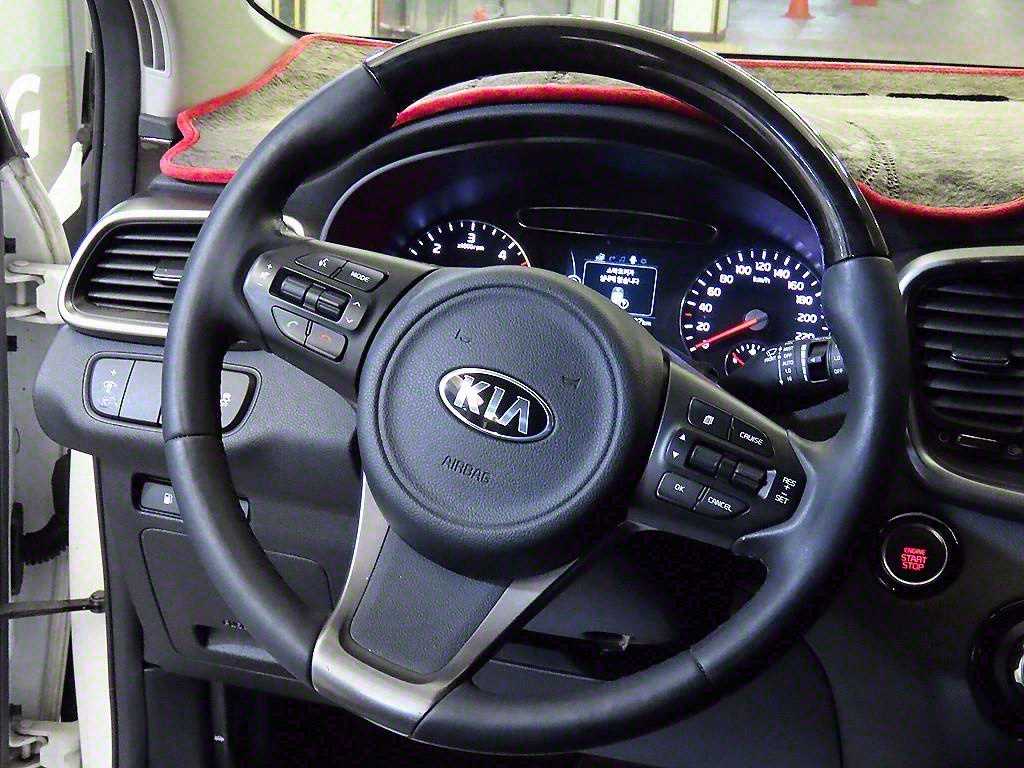 KIA Sorento - Vista 8