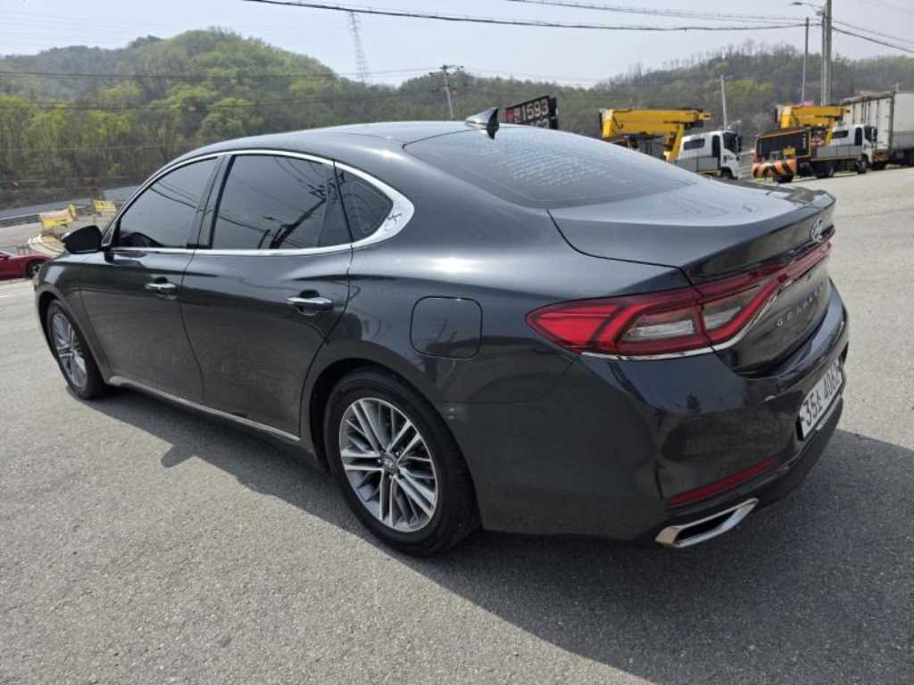 HYUNDAI Grandeur - Vista 5