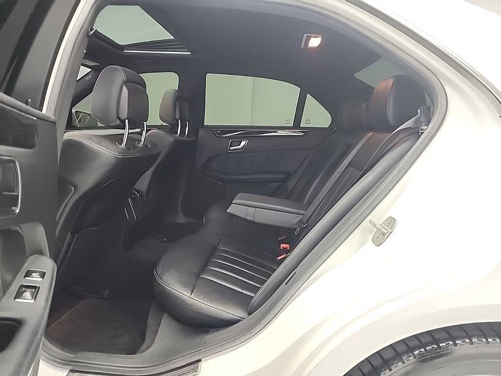 Mercedes Benz E class - Vista 12