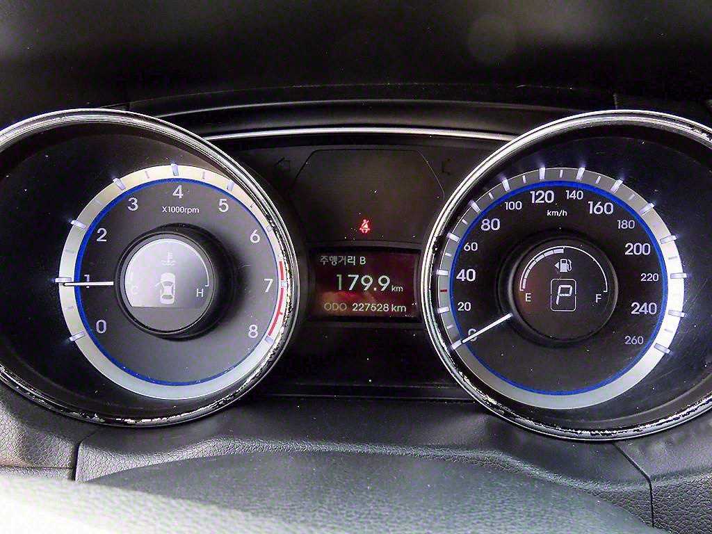 HYUNDAI Sonata - Vista 8