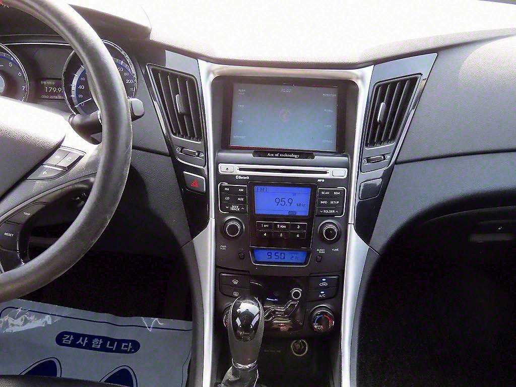 HYUNDAI Sonata - Vista 10
