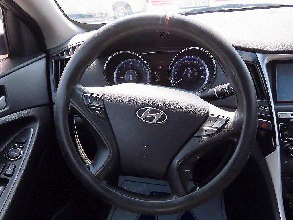 HYUNDAI Sonata - Vista 7