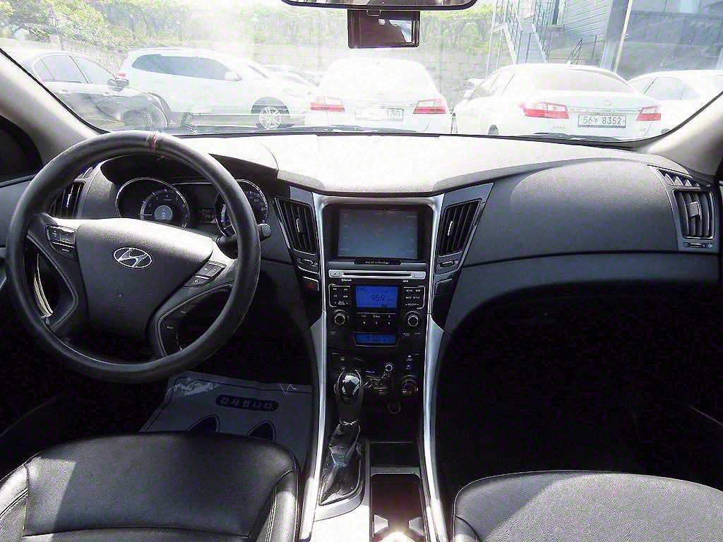 HYUNDAI Sonata - Vista 9