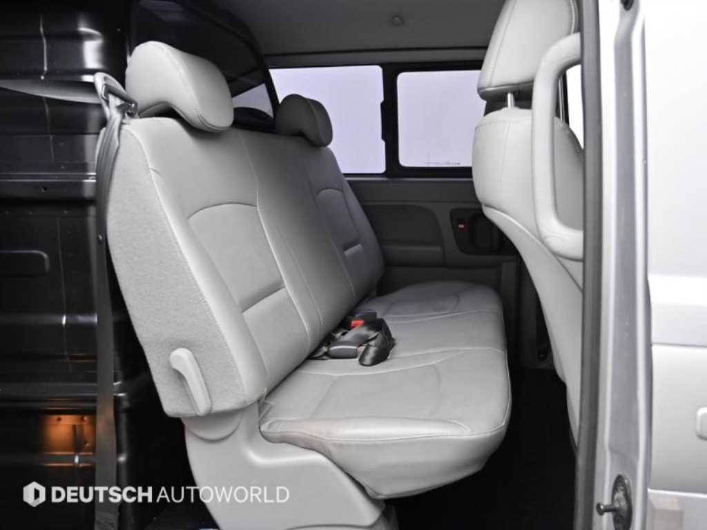 HYUNDAI Starex - Vista 12