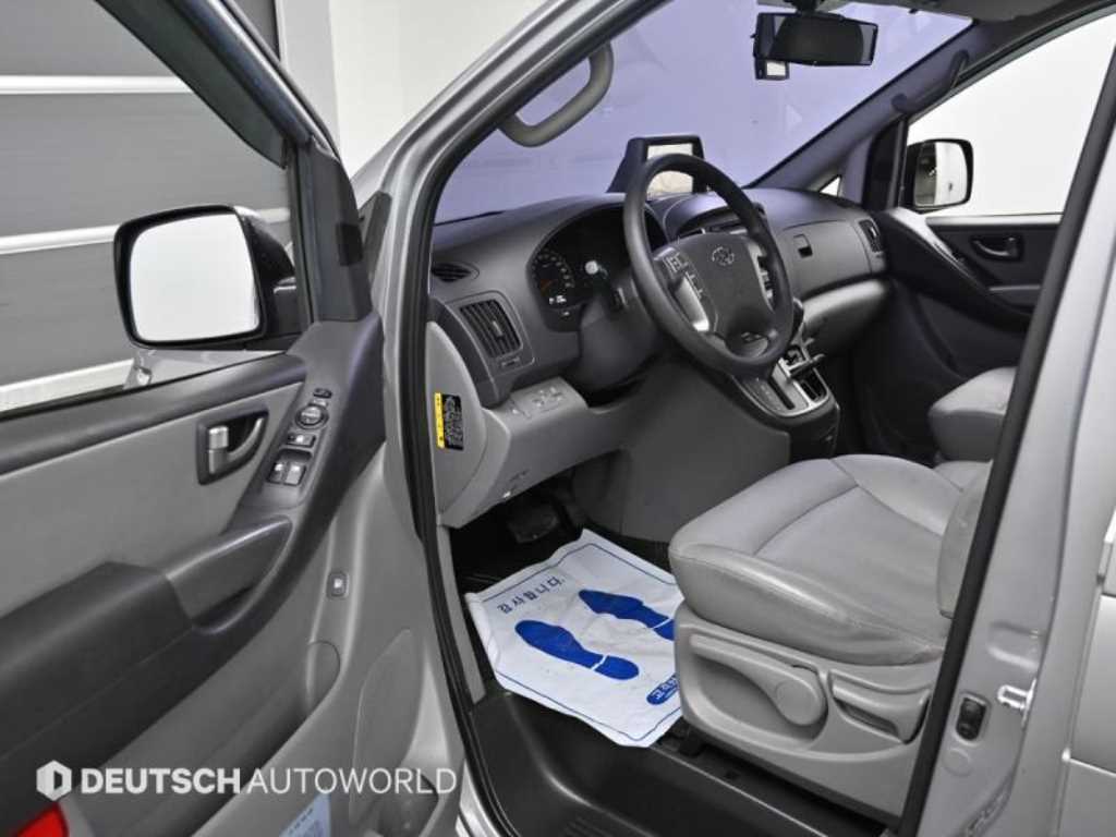 HYUNDAI Starex - Vista 11