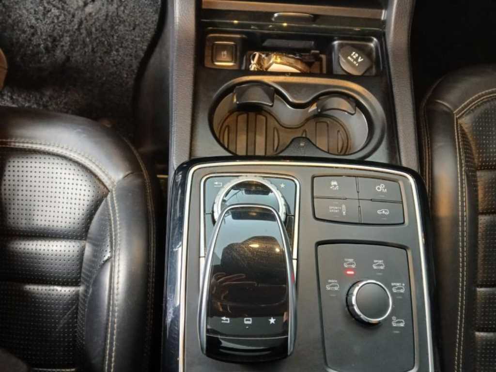 Mercedes Benz GLE Class - Vista 12