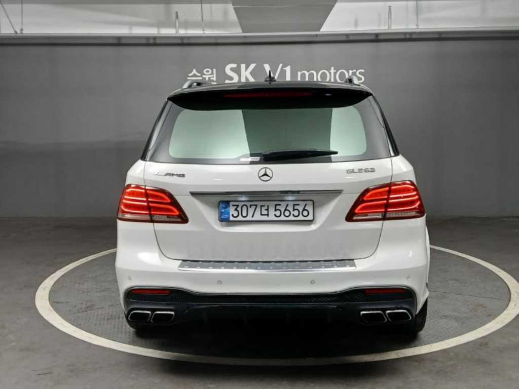 Mercedes Benz GLE Class - Vista 5