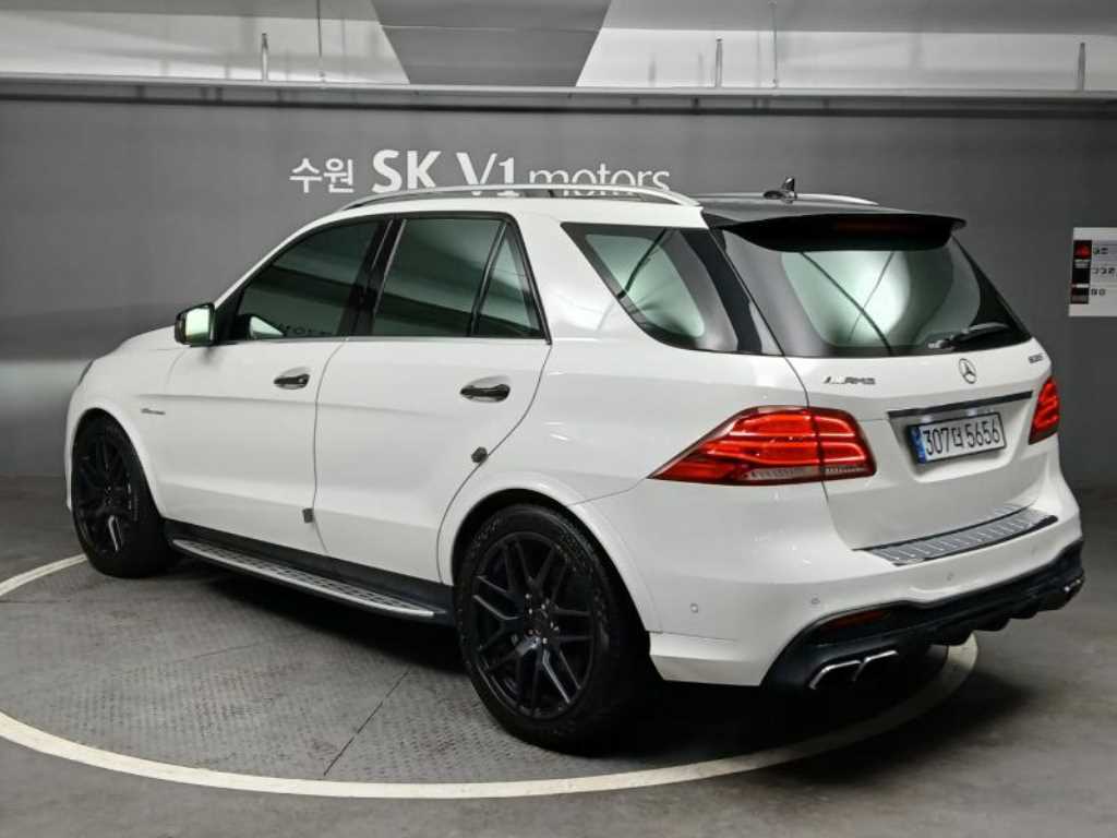 Mercedes Benz GLE Class - Vista 4