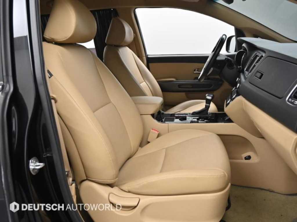KIA Carnival - Vista 10
