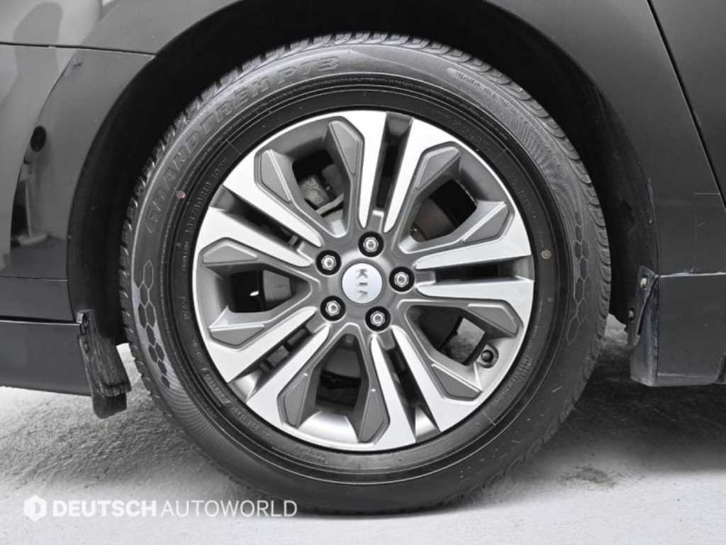 KIA Carnival - Vista 5