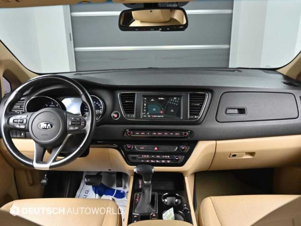 KIA Carnival - Vista 7