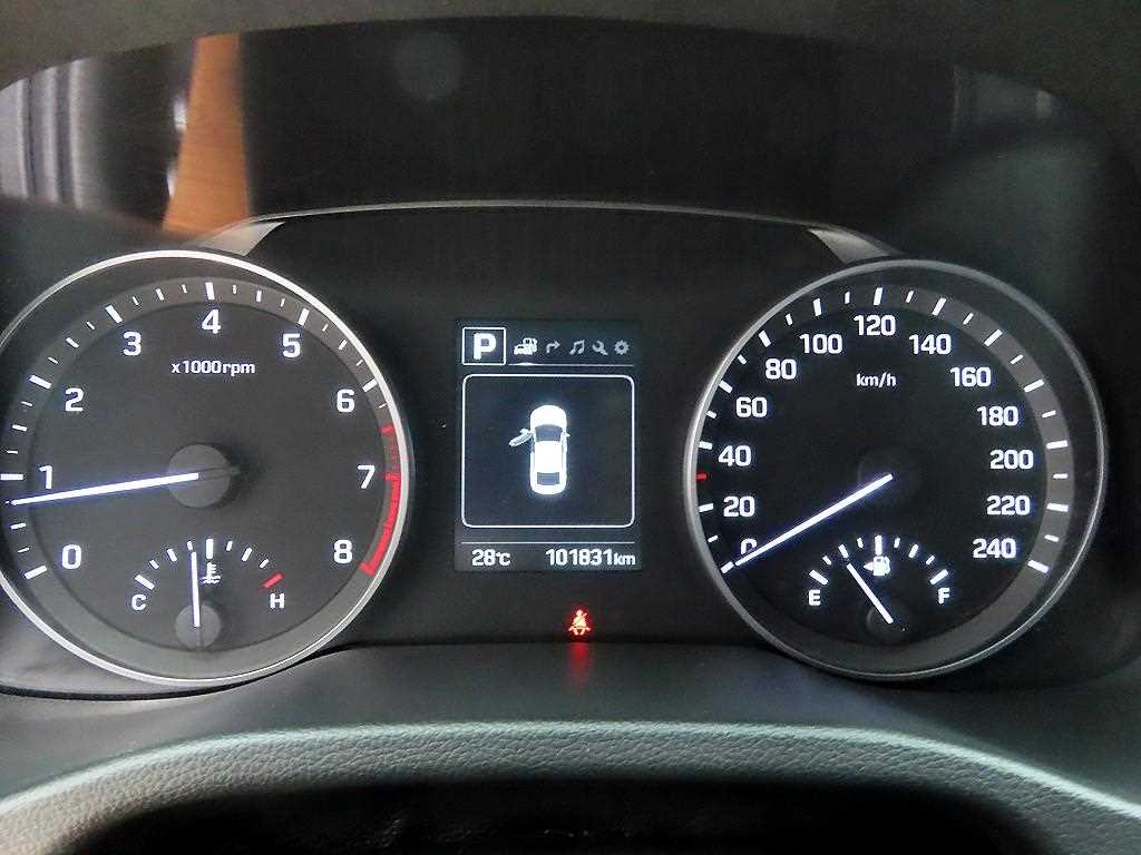 HYUNDAI Avante - Vista 9