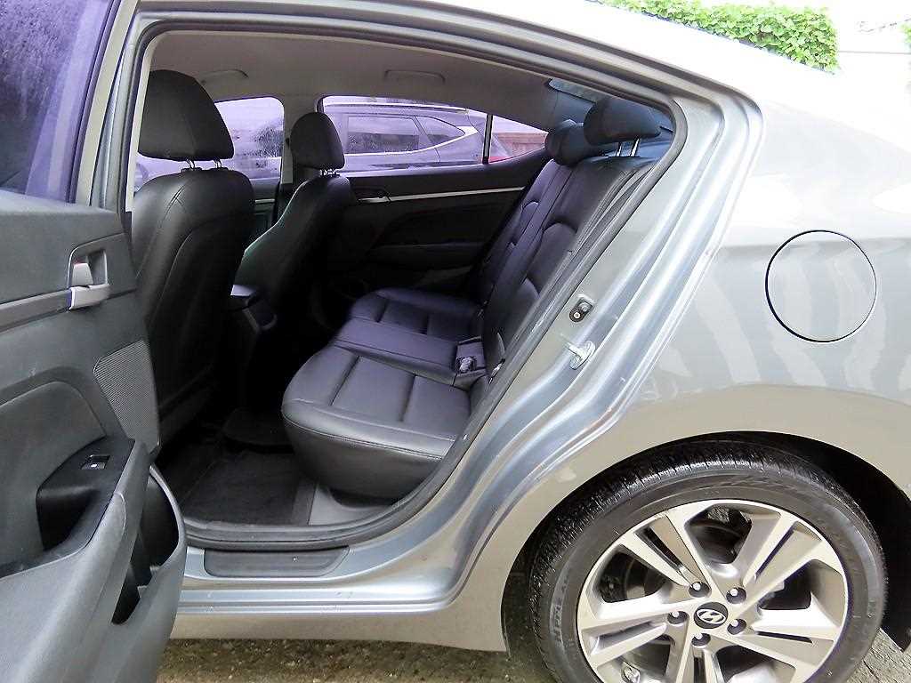 HYUNDAI Avante - Vista 6