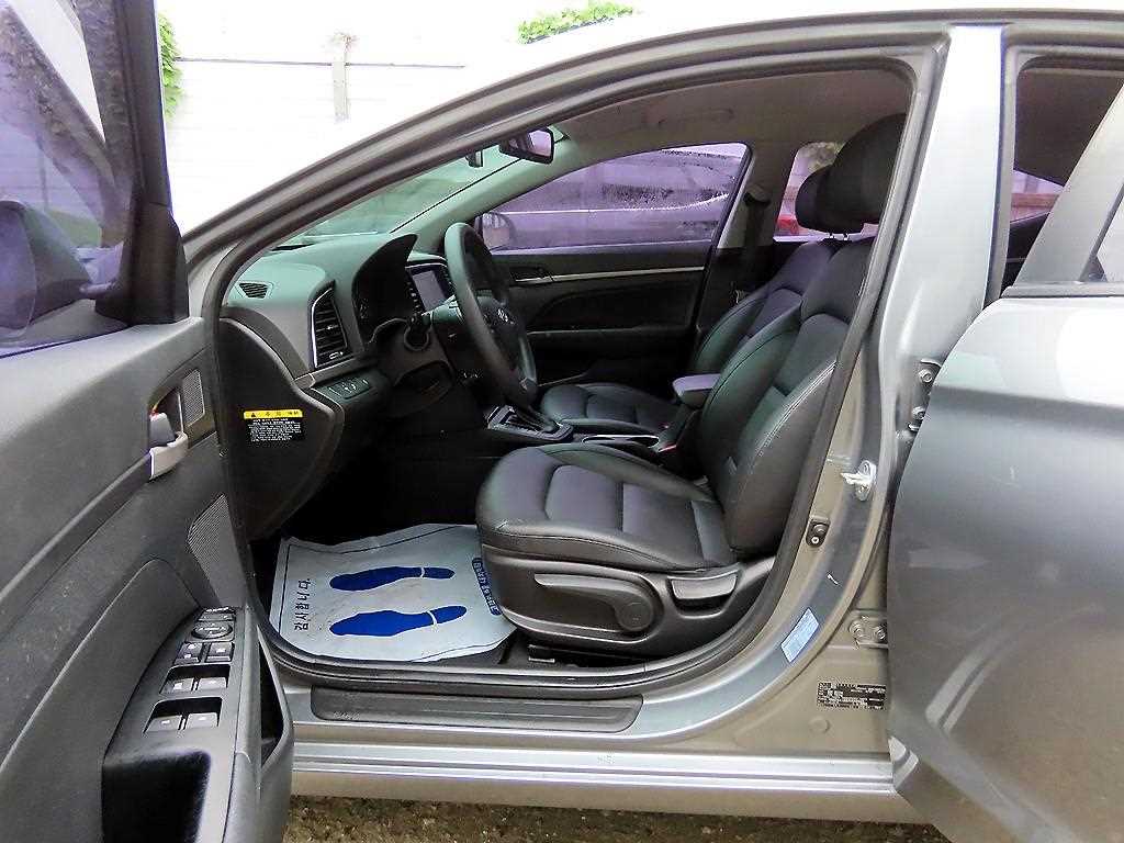 HYUNDAI Avante - Vista 5