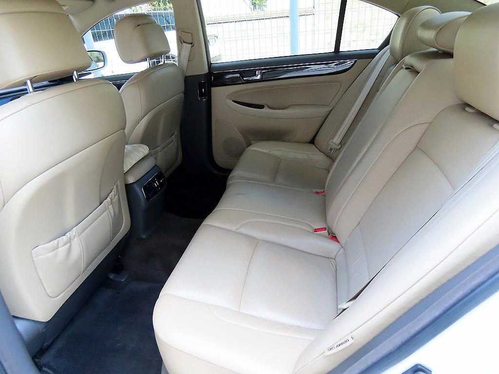 HYUNDAI Genesis - Vista 6