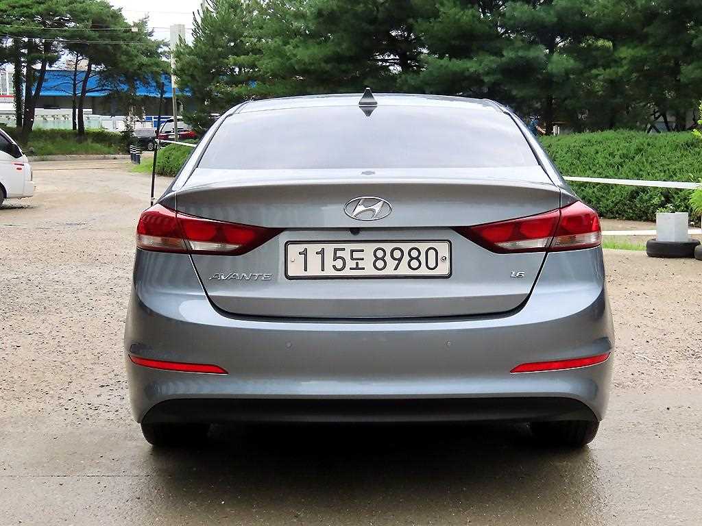HYUNDAI Avante - Vista 4