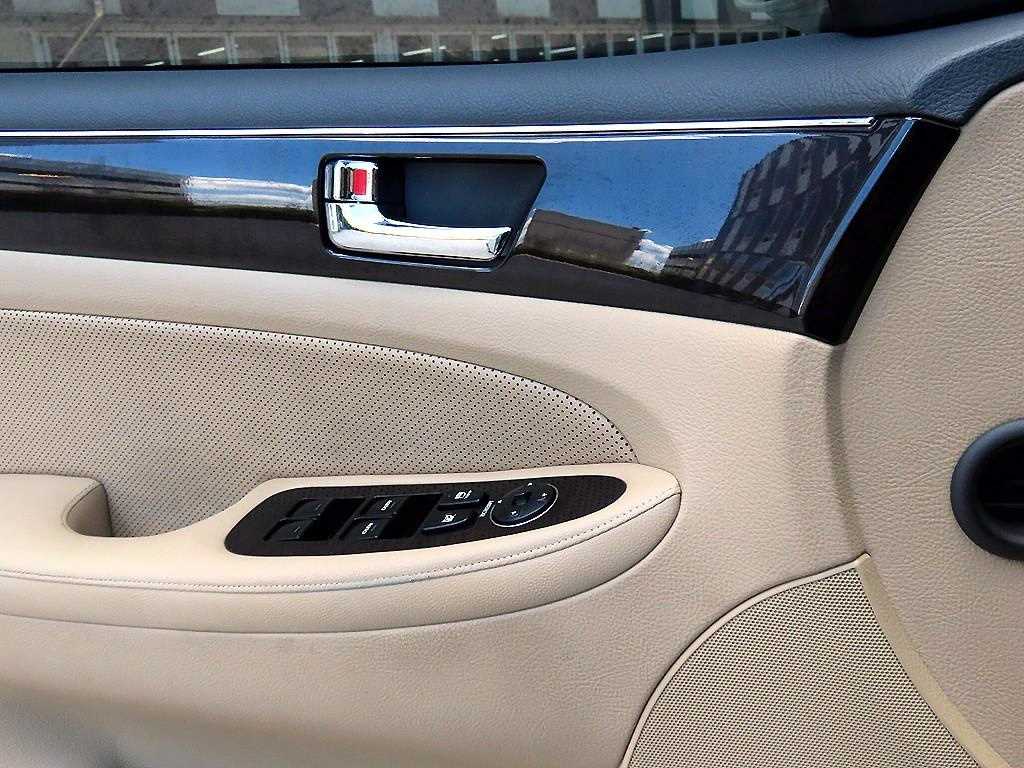 HYUNDAI Genesis - Vista 11