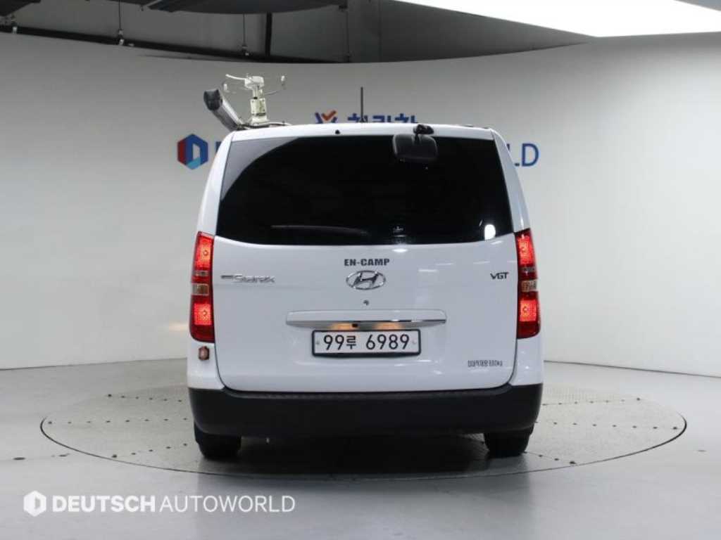 HYUNDAI Starex - Vista 5