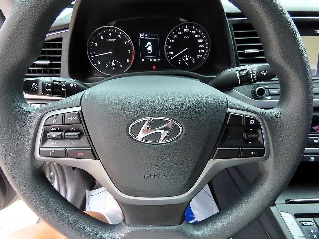 HYUNDAI Avante - Vista 8