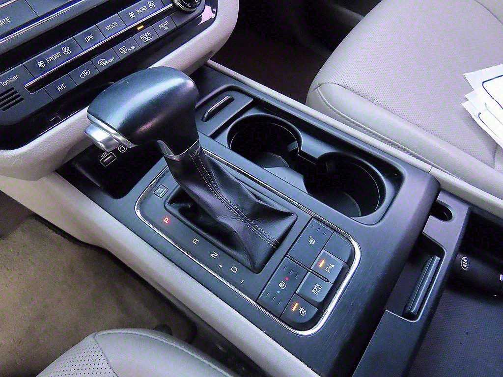 KIA Carnival - Vista 11