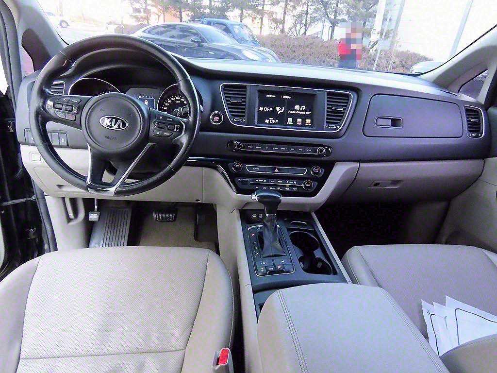 KIA Carnival - Vista 8