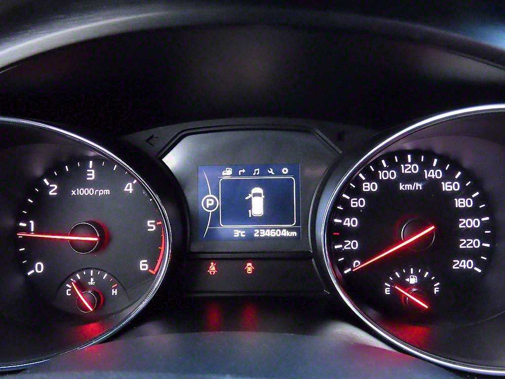 KIA Carnival - Vista 10