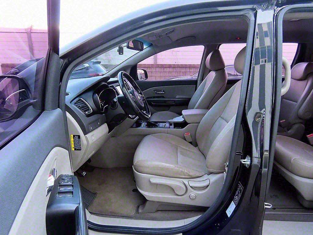 KIA Carnival - Vista 5