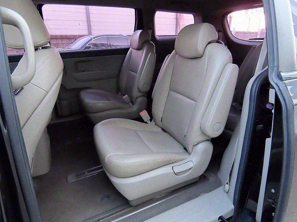 KIA Carnival - Vista 6