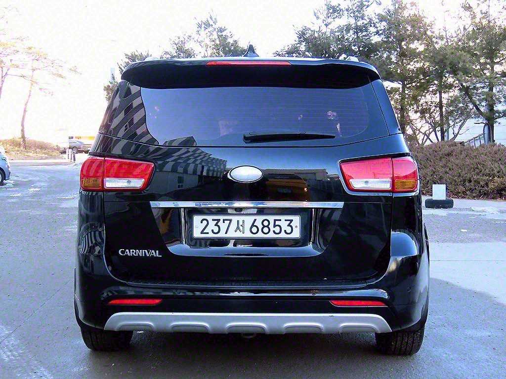 KIA Carnival - Vista 4