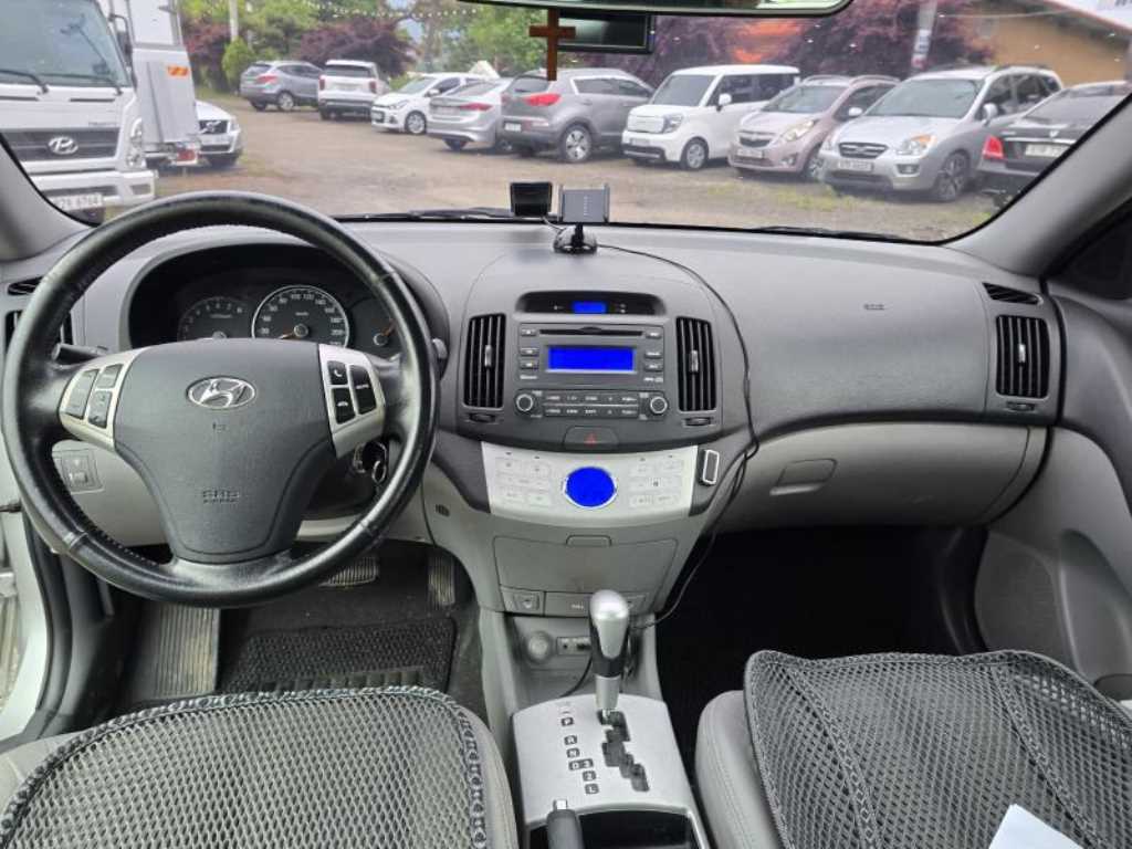 HYUNDAI Avante - Vista 7