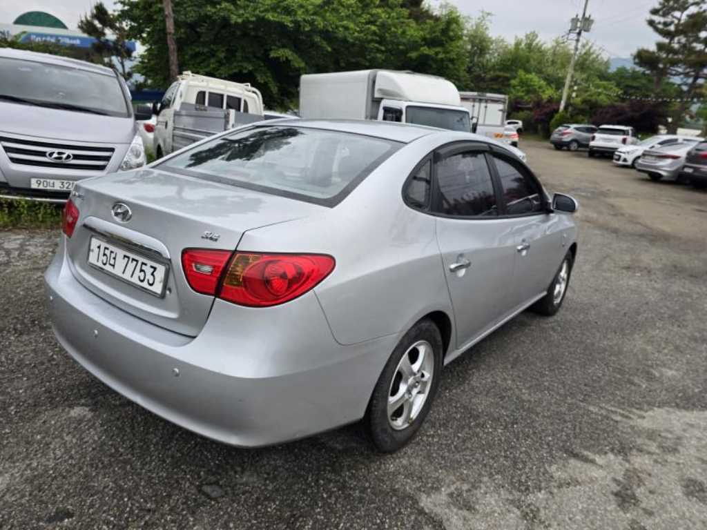 HYUNDAI Avante - Vista 4