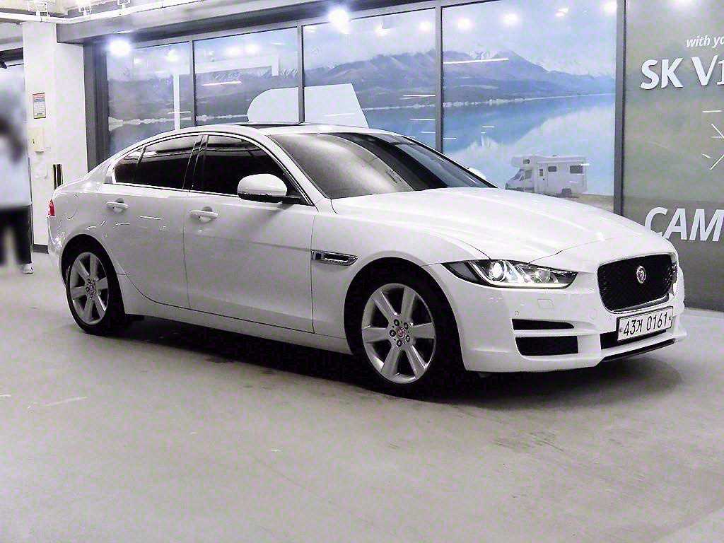 Jaguar XE