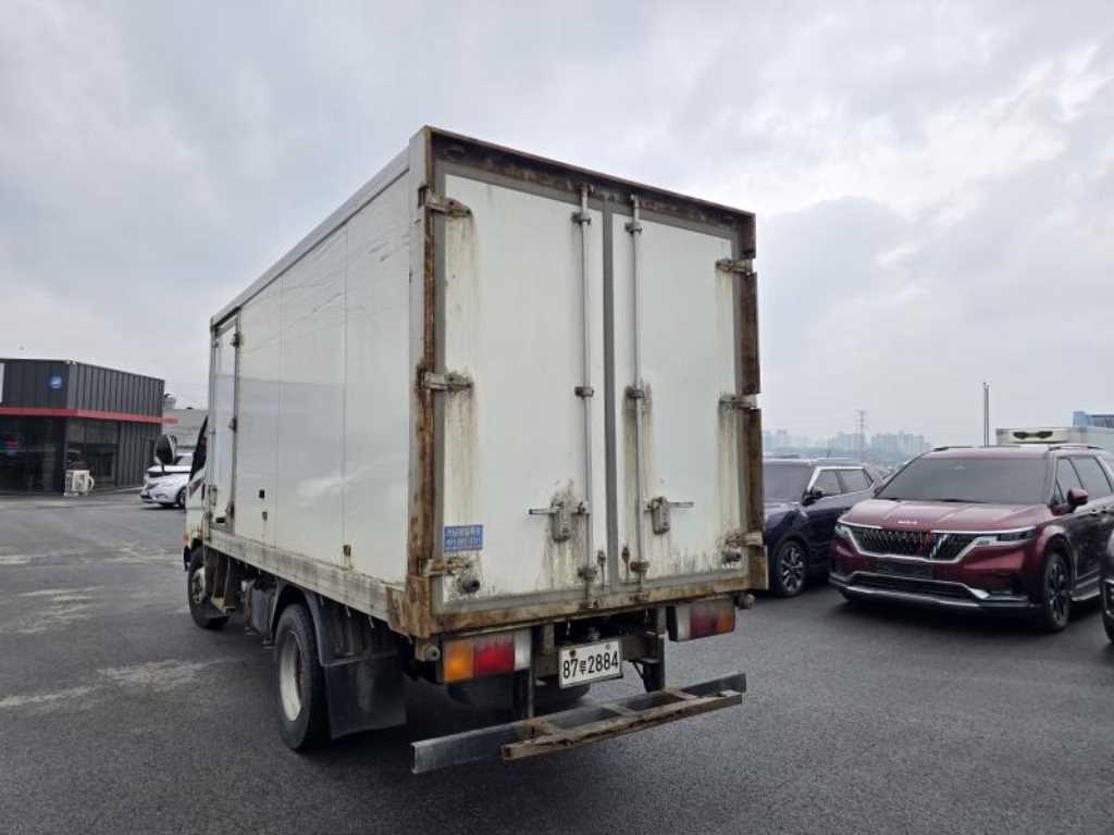 medium and large cargo truck - Vista 6