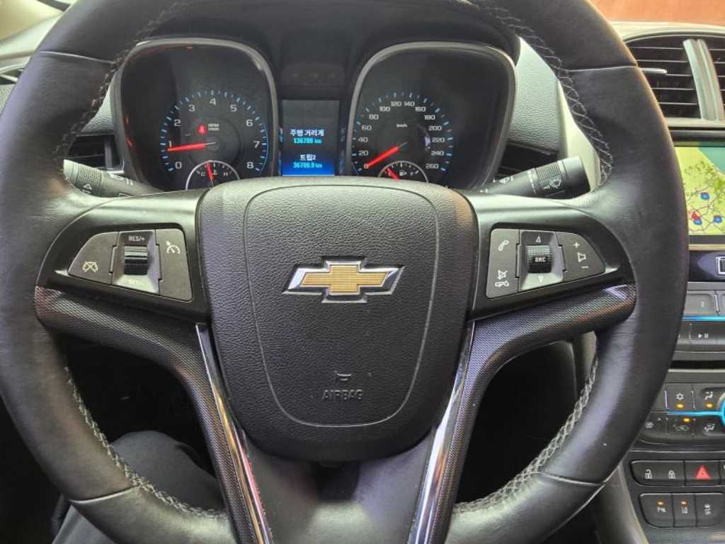 Chevrolet Malibu - Vista 11