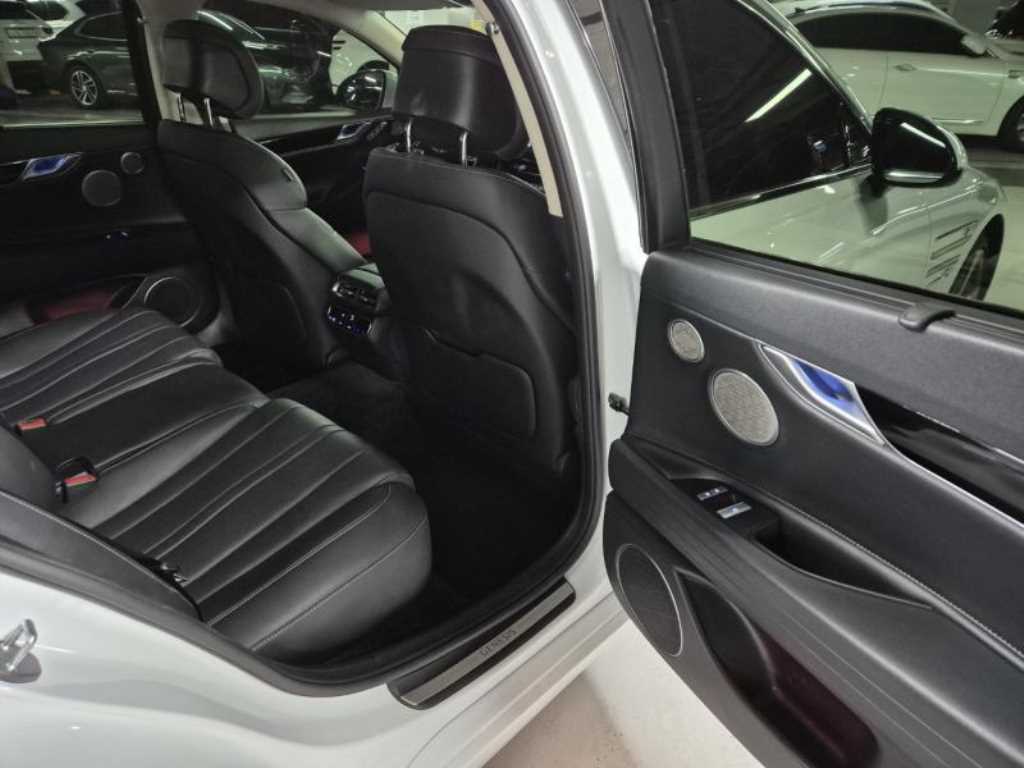 Genesis G80 - Vista 12