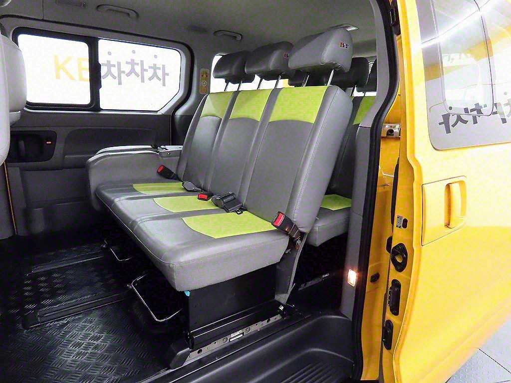 HYUNDAI Starex - Vista 6