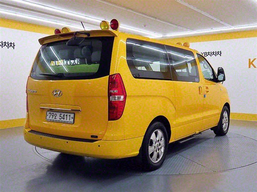 HYUNDAI Starex - Vista 4