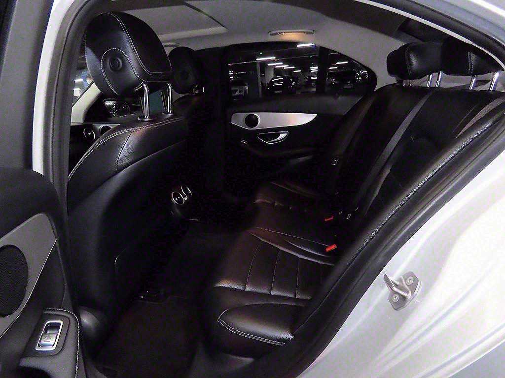 Mercedes Benz C Class - Vista 7