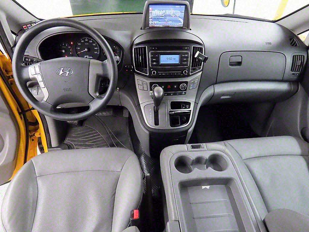 HYUNDAI Starex - Vista 7