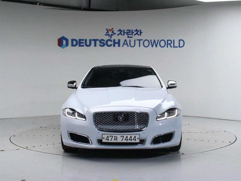 Jaguar XJ