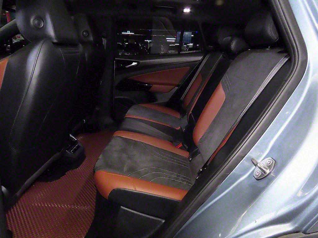 Volkswagen ID.4 - Vista 7